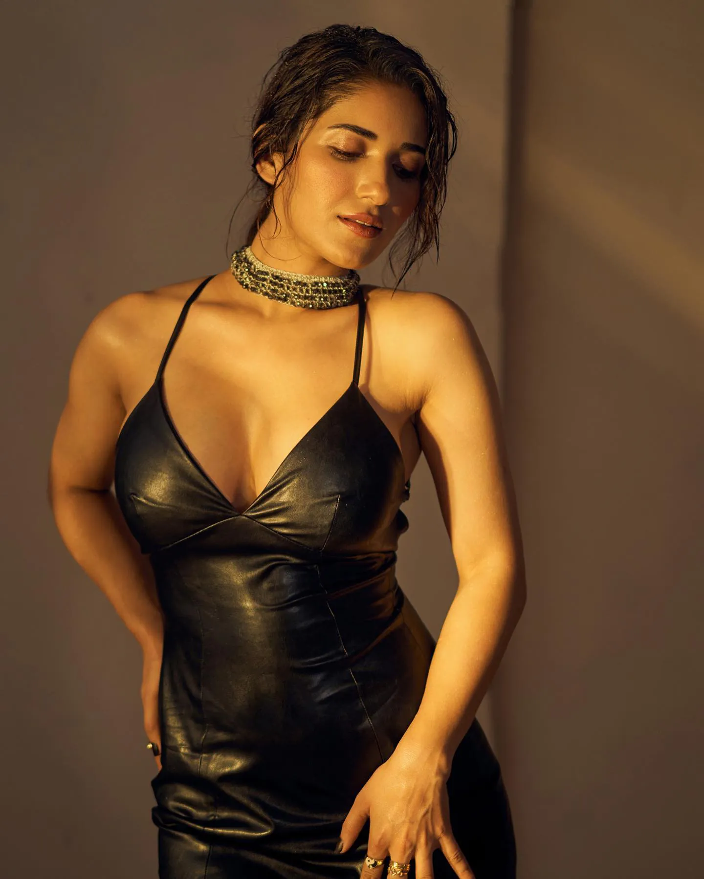 Ruhani Sharma - ruhani-sharma-sexy-6.webp